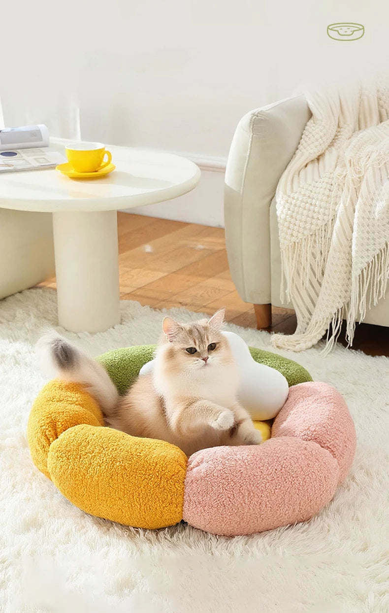 Cute Luxury Flower Cat Bed with Cloud-Shaped Pillow Winter Breathable Warm Ultra Soft Plush House Puppy Beds Cat Houses Indoor